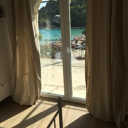 Beachfront Nica , Prapratno 아파트